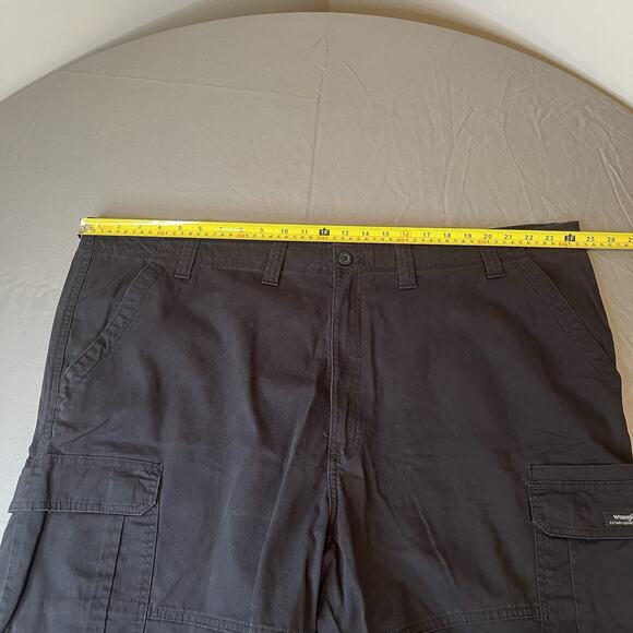 Wrangler Relaxed Fit Black Cargo Shorts Hiking Mens Size 48 - Picture 6 of 9